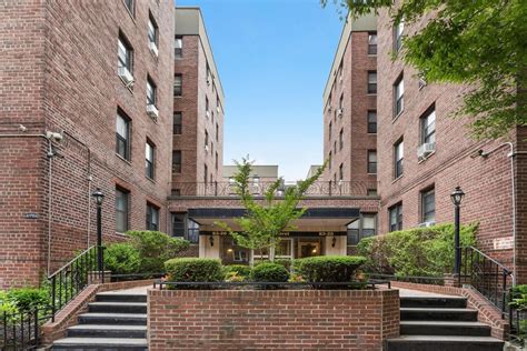 All our rentals in our the heart of the university district, an energetic area full of queens students. . Queens apartments for rent